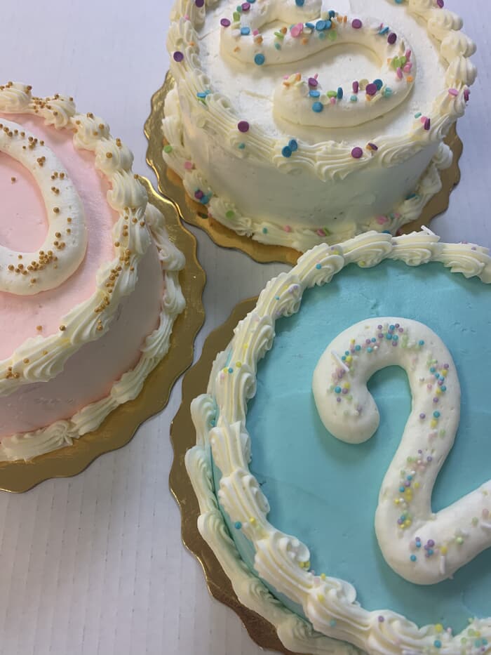 Monogram or Number Cakes 6" single layer (serves 8)
