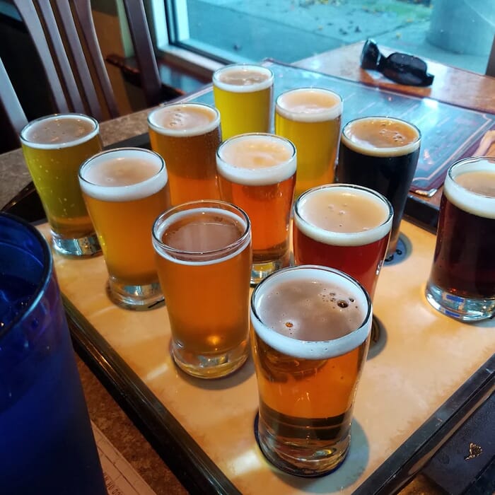 Ice Harbor Brewery at the Marina