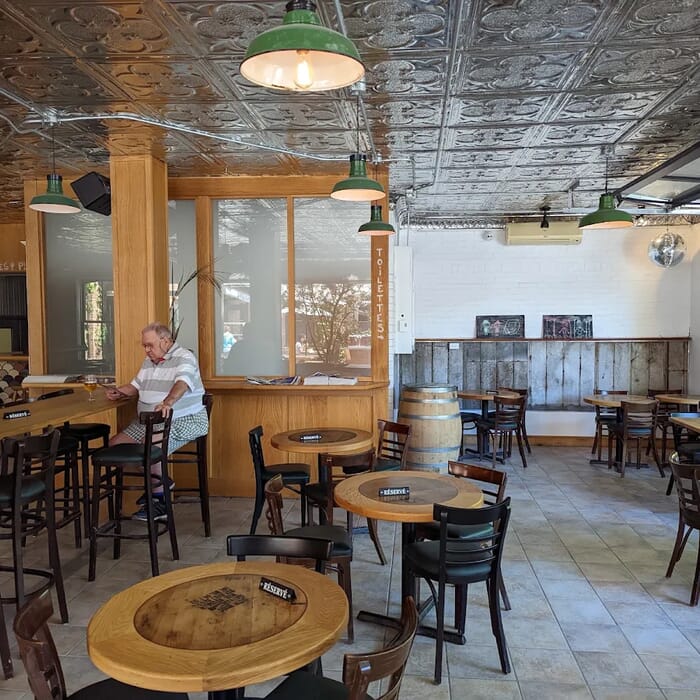 Brasserie Dunham / Pub & Boutique