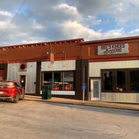 Bee's Knees Brewing Company in Versailles, Missouri - 4.50 star rating